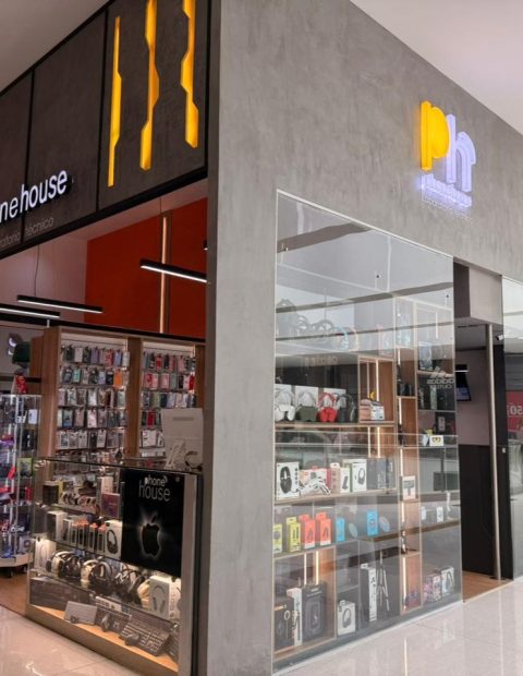 PHONE HOUSE
